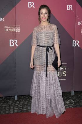 Julia Stinshoff bei der Verleihung des 45. Bayerischen Filmpreises 2023 im Prinzregententheater. München, 19.01.2024