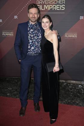 Ben Blaskovic und Teresa Klamert bei der Verleihung des 45. Bayerischen Filmpreises 2023 im Prinzregententheater. München, 19.01.2024