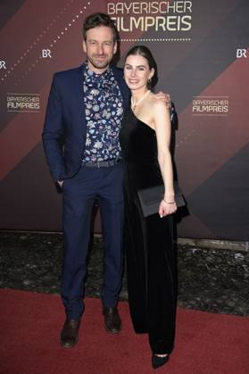 Ben Blaskovic und Teresa Klamert bei der Verleihung des 45. Bayerischen Filmpreises 2023 im Prinzregententheater. München, 19.01.2024