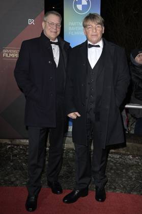Andre Eisermann mit Partner Manuel Bortt bei der Verleihung des 45. Bayerischen Filmpreises 2023 im Prinzregententheater. München, 19.01.2024