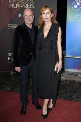Christian Berkel mit Ehefrau Andrea Sawatzki bei der Verleihung des 45. Bayerischen Filmpreises 2023 im Prinzregententheater. München, 19.01.2024