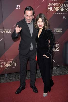 Sönke Möhring und Anna Julia Antonucci bei der Verleihung des 45. Bayerischen Filmpreises 2023 im Prinzregententheater. München, 19.01.2024