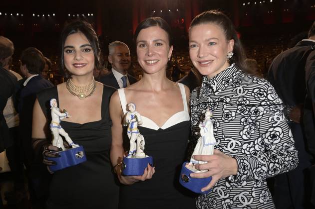 Bayan Layla, Aylin Tezel und Hannah Herzsprung bei der Verleihung des 45. Bayerischen Filmpreises 2023 im Prinzregententheater. München, 19.01.2024