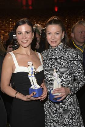 Aylin Tezel und Hannah Herzsprung bei der Verleihung des 45. Bayerischen Filmpreises 2023 im Prinzregententheater. München, 19.01.2024