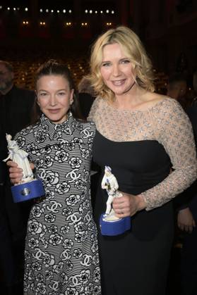 Hannah Herzsprung und Veronica Ferres bei der Verleihung des 45. Bayerischen Filmpreises 2023 im Prinzregententheater. München, 19.01.2024