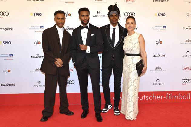 Bilder des Jahres 2024, Entertainment 01 Januar Entertainment Themen der Woche KW03 Elan Ben Ali, Tijan Njie, Fabrice Morvan und Kirstin Winkler beim 48. Deutschen Filmball 2024 im Hotel Bayerischer Hof. München, 20.01.2024