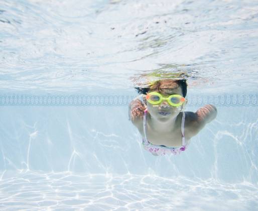 Hispanic girl swimming in pool Huntington Station, NY, 21.12.2023, model released, TTBB_BLD066950.jpg, 4-5 years, active, bathing suit, carefree, childhood, color image, copy space, day, elementary age, enjoying, front view, fun, girl, goggles, holding breath, horizontal, latin american and hispanic ethnicity, latina, leisure, looking at camera, one girl only, one person, outdoors, people, photography, playing, pool, posing, recreation, refreshing, summer, swimmer, swimming, swimming pool, underwater, vacation, weekend activities, minority, minoritiesaccessory, action, amusement, apparel, appreciating, bathing costume, cheerful, child, children, clothes, clothing, color, colour, daylight, daytime, enjoyment, entertainment, female, gal, gar Copyright: xJGI JamiexGrillx