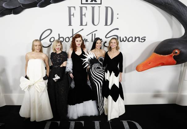 Bilder des Jahres 2024, Entertainment 01 Januar Entertainment Themen der Woche KW04 Entertainment Bilder des Tages Chloe Sevigny, Naomi Watts, Molly Ringwald, Demi Moore and Calista Flockhart arrive on the red carpet at FX s Feud: Capote VS. The Swans New York Premiere at Museum of Modern Art on Tuesday, January 23, 2024 in New York City.  NYP20240123202 JohnxAngelillo