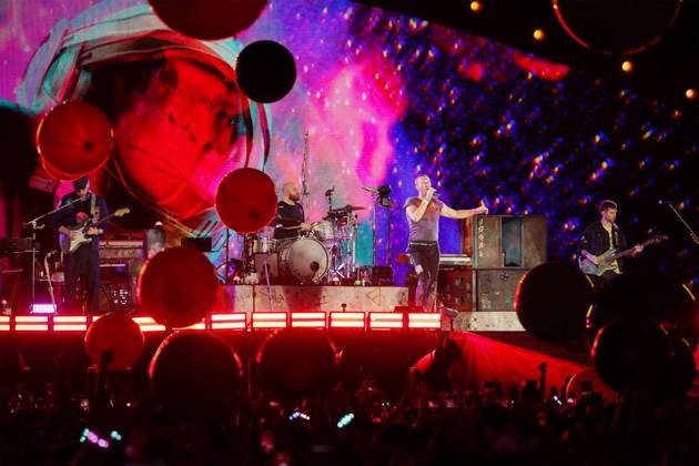 Bilder des Jahres 2024, Entertainment 01 Januar Entertainment Themen der Woche KW04 Entertainment Bilder des Tages Chris Martin of Coldplay performing at the National Stadium, the first night of the band™s six concerts, 23 January 2024. The Singapore shows are the band™s longest Asian stint in their Music Of The Spheres world tour. SIngapore EDITORIAL USE ONLY  Copyright: xx GinxTayx sphphotos004377