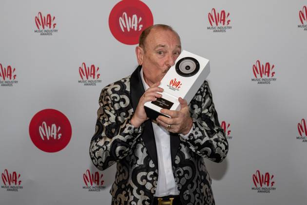 actor and singer Hugo Sigal poses with the MIA award, after the 16th edition of the MIA s (Music Industry Award) award show, in Antwerp, Wednesday 24 January 2024. The Music Industry Awards are the Flemish Music prizes handed out by the VRT and VI.BE.  JONASxROOSENS 84574426