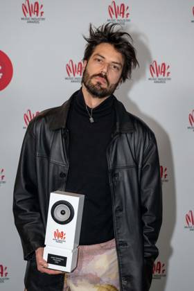musician Jasper Maekelberg poses with the MIA award, after the 16th edition of the MIA s (Music Industry Award) award show, in Antwerp, Wednesday 24 January 2024. The Music Industry Awards are the Flemish Music prizes handed out by the VRT and VI.BE.  JONASxROOSENS 84574555