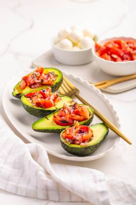 Avocados filled with bruschetta and balsamic vinaigrette - vegan appetizers Avocados filled with bruschetta and balsamic vinaigrette - vegan appetizers Copyright: xZoonar.com IngridxBalabanovax 21106605