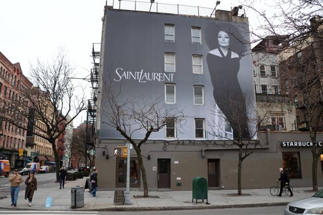 Bilder des Jahres 2024, Entertainment 01 Januar Entertainment Bilder des Tages Diana Ross St Laurent Ad - NYC Singer legend Diana Ross is the new face of the Saint Laurent campaign with a big advertising billboard in Soho, New York City, NY, USA on January 29, 2024. Photo by Charles Guerin ABACAPRESS.COM New York City NY United States  Copyright: xGuerinxCharles ABACAx