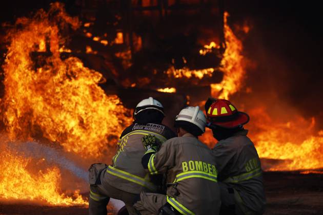 Villa Alemana, February 2, 2024 A forest fire that has become structural is developing out of control in the Quebrada Escobares sector Andres Pina Aton Chile, Villa Alemana Chile Aton 869810  Copyright: ANDRESxPINA ATONxCHILE