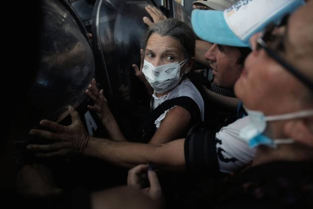 February 2, 2024, Buenos Aires, Federal Capital, Argentina: The security agencies of the Argentine state strongly repressed demonstrators who were protesting in the vicinity of the nation s Congress in repudiation of the approval, in the chamber of deputies, of the controversial Omnibus Law of the newly elected president, Javier Milei. Buenos Aires Argentina - ZUMAa179 20240202_aap_a179_001 Copyright: xRobertoxAlmeidaxAveledox