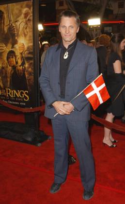 The Lord of The Rings:The Return of The King L.A. Premiere Viggo Mortensen attends The Lord of The Rings:The Return of The King L.A. Premiere held at The Mann Village Theatre. December 3,2003 ( ) Copyright 2003 by Debbie VanStory iPhoto.ca Los Angeles CA USA EDITORIAL USE ONLY Copyright: x( )xCopyrightx2003xbyxDebbiexVanStoryx VanStory,xDebbiex iphotos034534