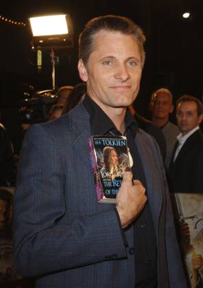 The Lord of The Rings:The Return of The King L.A. Premiere Viggo Mortensen at The Lord of The Rings:The Return of The King L.A. Premiere held at The Mann Village Theatre. December 3,2003 ( ) Copyright 2003 by Debbie VanStory iPhoto.ca Los Angeles CA USA EDITORIAL USE ONLY Copyright: x( )xCopyrightx2003xbyxDebbiexVanStoryx VanStory,xDebbiex iphotos034538