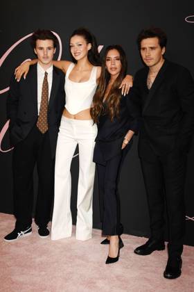 Cruz Beckham, Nicola Peltz Beckham, Victoria Beckham und Brooklyn Peltz Beckham bei der Lola Film Premiere am 3.02.2024 in Los Angeles Lola Filmpremiere in Los Angeles