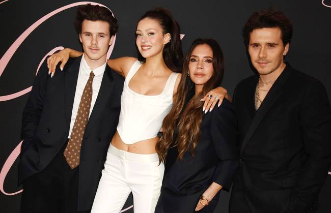 Cruz Beckham, Nicola Peltz Beckham, Victoria Beckham und Brooklyn Peltz Beckham bei der Lola Film Premiere am 3.02.2024 in Los Angeles Lola Filmpremiere in Los Angeles