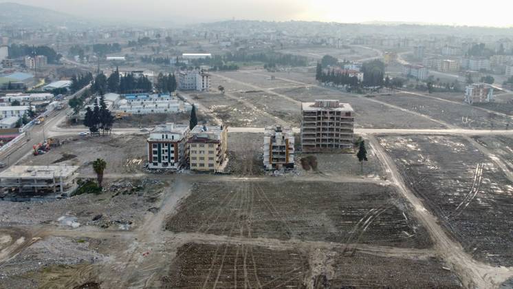 Bilder des Jahres 2024, News 02 Februar News Themen der Woche KW05 News Bilder des Tages One year after the earthquake in Hatay, Turkey - 4 Feb 2024 (EDITORS NOTE: Photo taken with drone) View of destroyed buildings and property by the earthquake. Turkey experienced the largest earthquake in its history on December 6, 2023, in the border region of Syria. Following the consecutive 7.4 and 7.7 earthquakes, 10 cities in the eastern region were affected. There are still ruins of collapsed buildings in the city center of Hatay, one of the most affected cities. Hatay Turkey Copyright: xTunahanxTurhanx xSOPAxImagesx TTURHAN-2
