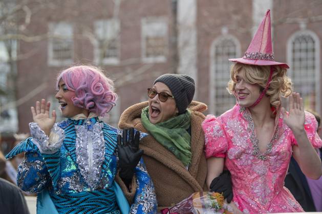 US actress Annette Bening, flanked by Harvard students, waves to the crowd during a parade, through the Harvard Yard in her honor, as she is named the Harvard University s Hasty Pudding Theatricals 2024 Woman of the Year in Cambridge, MA on Tuesday, February 06, 2024.  BOS20240206007 AmandaxSabga