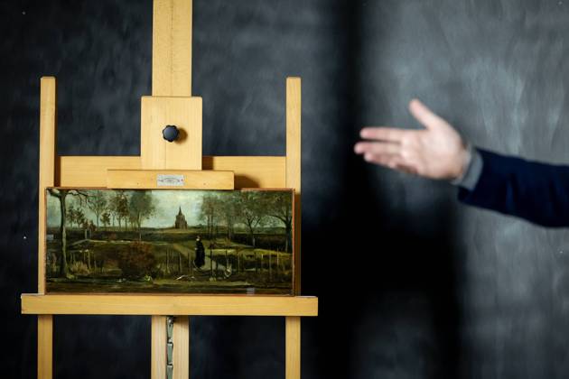 Bilder des Jahres 2024, Entertainment 02 Februar Entertainment Themen der Woche KW06 Entertainment Bilder des Tages ROTTERDAM - Painting Spring Garden by Vincent van Gogh during a press viewing. The painting was stolen from the Singer Laren museum in 2020 and has now been returned to its rightful owner, the Groninger Museum. The work will be examined in Depot Boijmans Van Beuningen in the coming months in order to be able to exhibit it again. ANP ROBIN VAN LONKHUIJSEN netherlands out - belgium out  Copyright: xx x490460137x originalFilename: 490460137.jpg