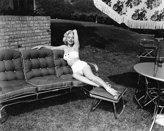 American actress and singer Marilyn Monroe (1926 - 1962) in California, 1953 (b w photo) 1632138 American actress and singer Marilyn Monroe (1926 - 1962) in California, 1953 (b w photo); (add.info.: L actrice et chanteuse americaine Marilyn Monroe (1926 - 1962) en Californie, 1953 --- American actress and singer Marilyn Monroe (1926 - 1962) in California, 1953); Diltz. Copyright: xDiltzx xBridgemanxImagesx 1632138