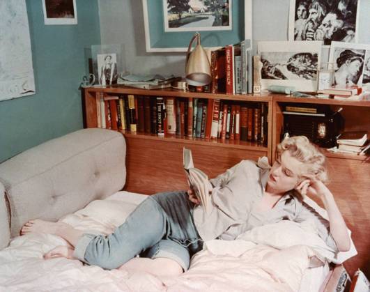 American actress and singer Marilyn Monroe (1926 - 1962) at home 1951 (photo) 1632160 American actress and singer Marilyn Monroe (1926 - 1962) at home 1951 (photo); (add.info.: L actrice et chanteuse americaine Marilyn Monroe (1926 - 1962) chez elle en 1951 --- American actress and singer Marilyn Monroe (1926 - 1962) at home in 1951); Diltz. Copyright: xDiltzx xBridgemanxImagesx 1632160