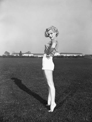 American actress and singer Marilyn Monroe (1926 - 1962). Los Angeles, 1951 (b w photo) 1632162 American actress and singer Marilyn Monroe (1926 - 1962). Los Angeles, 1951 (b w photo); (add.info.: L actrice et chanteuse americaine Marilyn Monroe (1926 - 1962) a Los Angeles en 1951 --- American actress and singer Marilyn Monroe (1926 - 1962). Los Angeles, in 1951); Diltz. Copyright: xDiltzx xBridgemanxImagesx 1632162