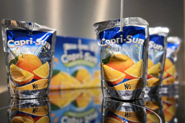 Capri-Sun ist ein vom deutschen Unternehmer Rudolf Wild 1969 unter dem Namen Capri-Sonne eingefuehrtes Fruchtsaftgetraenk. Den deutschen Namen trug die Marke bis 2017.
