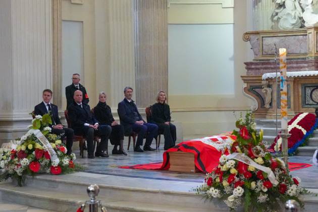 Le prince Emmanuel-Philibert de Savoie assiste Ã la veillÃ e funebre de son pere, le prince Victor-Emmanuel de Savoie, en l Eglise de Sant Uberto Ã Turin La princesse HÃ lene de Yougoslavie avec son mari Stanislas Fourgeron et Serge de Yougoslavie - VeillÃ e funebre du prince Victor-Emmanuel de Savoie, en l Eglise de Sant Uberto Ã Turin, en prÃ sence de sa veuve Marina Ricolfi-Doria, de son fils, le prince Emmanuel-Philibert de Savoie avec sa femme la princesse Clotilde Courau et leurs filles les princesses Vittoria et Louisa, le 9 fÃ vrier 2024. Le fils du dernier roi d Italie s est Ã teint le 3 fÃ vrier 2024 Ã l Ã¢ge de 86 ans. Emanuele Filiberto of Savoy, Serge of Yugoslavia, Princess Helene of Yugoslavia and her husband Stanisla  Copyright: xLuciaxSabatellix xBestimagexLuciaxSabatellix xBestimagex