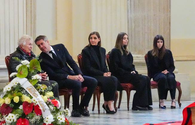 Le prince Emmanuel-Philibert de Savoie assiste Ã la veillÃ e funebre de son pere, le prince Victor-Emmanuel de Savoie, en l Eglise de Sant Uberto Ã Turin Maria Pia de Savoie et le prince Emmanuel-Philibert de Savoie - VeillÃ e funebre du prince Victor-Emmanuel de Savoie, en l Eglise de Sant Uberto Ã Turin, en prÃ sence de sa veuve Marina Ricolfi-Doria, de son fils, le prince Emmanuel-Philibert de Savoie avec sa femme la princesse Clotilde Courau et leurs filles les princesses Vittoria et Louisa, le 9 fÃ vrier 2024. Le fils du dernier roi d Italie s est Ã teint le 3 fÃ vrier 2024 Ã l Ã¢ge de 86 ans. Maria Pia of Savoy, Prince Emanuele Filiberto of Savoy, and princess of Savoia Clotilde Courau, with their daughters Vittoria and Luisa d  Copyright: xLuciaxSabatellix xBestimagexLuciaxSabatellix xBestimagex