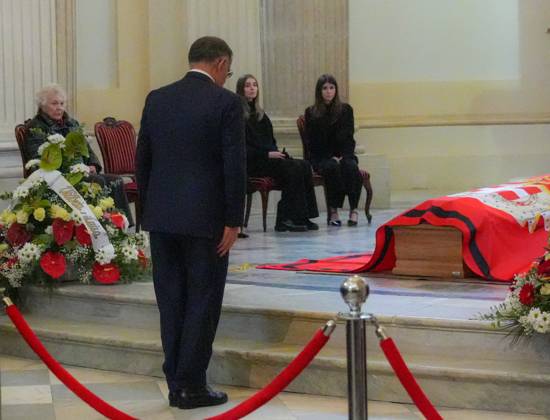 Le prince Emmanuel-Philibert de Savoie assiste Ã la veillÃ e funebre de son pere, le prince Victor-Emmanuel de Savoie, en l Eglise de Sant Uberto Ã Turin VeillÃ e funebre du prince Victor-Emmanuel de Savoie, en l Eglise de Sant Uberto Ã Turin, en prÃ sence de sa veuve Marina Ricolfi-Doria, de son fils, le prince Emmanuel-Philibert de Savoie avec sa femme la princesse Clotilde Courau et leurs filles les princesses Vittoria et Louisa, le 9 fÃ vrier 2024. Le fils du dernier roi d Italie s est Ã teint le 3 fÃ vrier 2024 Ã l Ã¢ge de 86 ans. Italian Senate President Ignazio La Russa pay hommage to the coffin of Vittorio Emanuele di Savoia on the eve of his funeral ceremony in Saint Hubert Chapel in the Reggia of Venaria Reale, near Turin,  Copyright: xLuciaxSabatellix xBestimagexLuciaxSabatellix xBestimagex