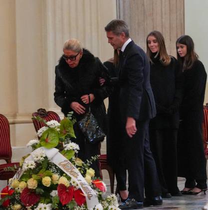 Le prince Emmanuel-Philibert de Savoie assiste Ã la veillÃ e funebre de son pere, le prince Victor-Emmanuel de Savoie, en l Eglise de Sant Uberto Ã Turin VeillÃ e funebre du prince Victor-Emmanuel de Savoie, en l Eglise de Sant Uberto Ã Turin, en prÃ sence de sa veuve Marina Ricolfi-Doria, de son fils, le prince Emmanuel-Philibert de Savoie avec sa femme la princesse Clotilde Courau et leurs filles les princesses Vittoria et Louisa, le 9 fÃ vrier 2024. Le fils du dernier roi d Italie s est Ã teint le 3 fÃ vrier 2024 Ã l Ã¢ge de 86 ans. Marina Doria and prince Emanele Filiberto of Savoy attend the mourning of Vittorio Emanuele di Savoia on the eve of his funeral ceremony in Saint Hubert Chapel in the Reggia of Venaria Reale, near Turi  Copyright: xLuciaxSabatellix xBestimagexLuciaxSabatellix xBestimagex