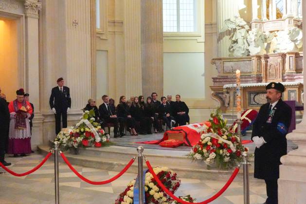 Le prince Emmanuel-Philibert de Savoie assiste Ã la veillÃ e funebre de son pere, le prince Victor-Emmanuel de Savoie, en l Eglise de Sant Uberto Ã Turin VeillÃ e funebre du prince Victor-Emmanuel de Savoie, en l Eglise de Sant Uberto Ã Turin, en prÃ sence de sa veuve Marina Ricolfi-Doria, de son fils, le prince Emmanuel-Philibert de Savoie avec sa femme la princesse Clotilde Courau et leurs filles les princesses Vittoria et Louisa, le 9 fÃ vrier 2024. Le fils du dernier roi d Italie s est Ã teint le 3 fÃ vrier 2024 Ã l Ã¢ge de 86 ans. Marina Doria of Savoy, widow of Vittorio Emanuele di Savoia, Prince Emanuele Filiberto of Savoy, his wife Princess Clotilde Courau of Savoy, their daughters Princesses Vittoria and Luisa of Savoy, Mari  Copyright: xLuciaxSabatellix xBestimagexLuciaxSabatellix xBestimagex