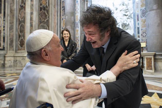 Bilder des Jahres 2024, News 02 Februar News Themen der Woche KW06 News Bilder des Tages Italy, Rome, Vatican, 2024 2 11.Pope Francis (L) greeting Argentine President Javier Milei (R) at the Vatican Photograph by Vatiocan Media Catholic Press Photo s. RESTRICTED TO EDITORIAL USE - NO MARKETING - NO ADVERTISING CAMPAIGNS.  Copyright: xVATICANxMEDIAx xipa-agency.netx xVaticanxMediax IPA_Agency_IPA43342494
