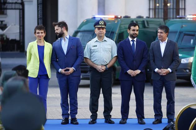Santiago, February 14, 2024 The President of the Republic, Gabriel Boric, together with the Minister of the Interior and Public Security, Carolina Toha and the Director of Gendarmeria, Sebastian Urra, delivered new institutional vehicles to Gendarmeria de Chile at the Plaza de la Constitucion Marcelo Hernandez Aton Chile, Santiago Chile Aton 872830 Copyright: MARCELOxHERNANDEZ ATONxCHILE