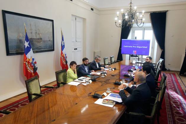 Santiago, February 14, 2024 The President of the Republic, Gabriel Boric, together with the Minister of the Interior and Public Security, the Minister of Finance, the Undersecretary of the Interior, the Undersecretary of Crime Prevention, the Undersecretary of Defense, and the Undersecretary of Justice and Human Rights Copyright: JONNATHANxOYARZUN ATONxCHILE
