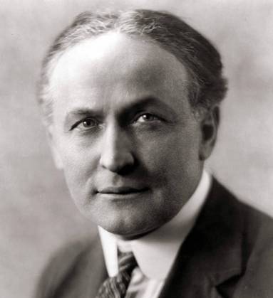 Harry Houdini (1874-1926), American illusionist. XEE4410750 Harry Houdini (1874-1926), American illusionist. by Unknown photographer, (20th century); Private Collection; (add.info.: Harry Houdini (1874-1926), American illusionist.); Stefano Bianchetti. Copyright: xStefanoxBianchettix xBridgemanxImagesx 4410750