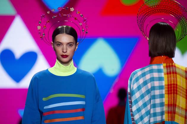 Bilder des Jahres 2024, Entertainment 02 Februar Entertainment Themen der Woche KW07 Entertainment Bilder des Tages Model bei der Agatha Ruiz de la Prada Fashion Show auf der 79. Mercedes-Benz Fashion Week Madrid auf dem Messegelände Ifema. Madrid, 15.02.2024