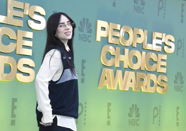 Bilder des Jahres 2024, Entertainment 02 Februar Entertainment Themen der Woche KW07 Entertainment Bilder des Tages Billie Eilish attends the People s Choice Awards at the Barker Hangar in Santa Monica, California on Sunday, February 18, 2024.  LAP20240218018 JIMxRUYMEN
