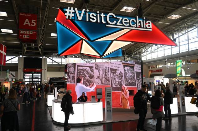Die f.re.e ist Bayerns grösste Reise- und Freizeitmesse. Sie wird jährlich auf dem Gelände der Messe München veranstaltet. Die Schwerpunkte der FREE sind Reisen, Kreuzfahrt und Schiffsreisen, Gesundheit und Wellness, Wassersport, Caravaning und Camping, Outdoor sowie Fahrrad. Parallel findet auf dem Messegelände die IMOT - Internationale Motorrad Ausstellung statt. Foto: Messestand Tschechien