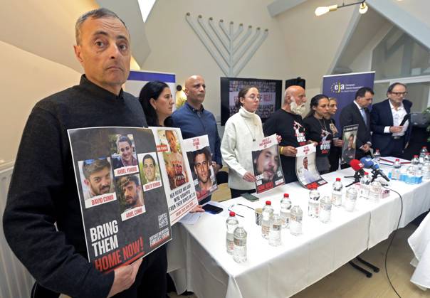 PC by a delegation of families of Israeli hostages BRUSSELS, BELGIUM - FEBRUARY 20 : Family OMRI MIRAN & Family ROM BRASLAVSKI & Family YAGEV BUCHSHTAB & Family OZ DANIEL pictured during the PC by a delegation of families of Israeli hostages, in the presence of Haim Regev, Israeli Ambassador to the European Union and NATO on February 20, 2024 in Brussels, Belgium, 20 02 2024 Brussels Belgium Copyright: xDidierxLebrunx