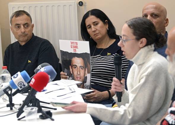 PC by a delegation of families of Israeli hostages BRUSSELS, BELGIUM - FEBRUARY 20 : Family OZ DANIEL pictured during the PC by a delegation of families of Israeli hostages, in the presence of Haim Regev, Israeli Ambassador to the European Union and NATO on February 20, 2024 in Brussels, Belgium, 20 02 2024 Brussels Belgium Copyright: xDidierxLebrunx