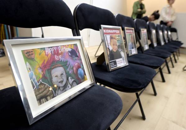 PC by a delegation of families of Israeli hostages BRUSSELS, BELGIUM - FEBRUARY 20 : PC by a delegation of families of Israeli hostages, in the presence of Haim Regev, Israeli Ambassador to the European Union and NATO on February 20, 2024 in Brussels, Belgium, 20 02 2024 Brussels Belgium Copyright: xDidierxLebrunx