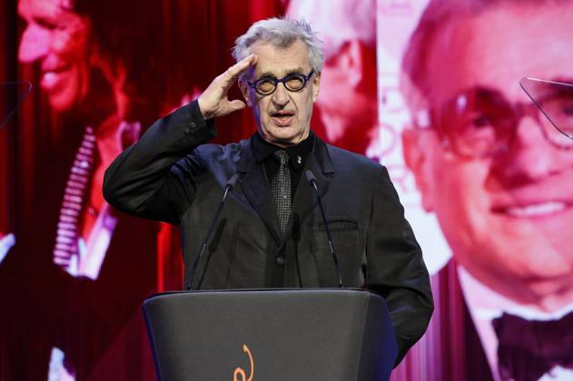Entertainment Bilder des Tages Wim Wenders bei der Verleihung des Goldenen Ehrenbären an Martin Scorsese auf der Berlinale 2024 74. Internationale Filmfestspiele Berlin im Berlinale Palast. Berlin, 20.02.2024