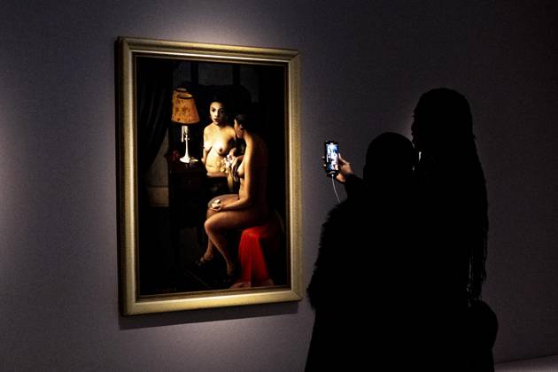 Bilder des Jahres 2024, Entertainment 02 Februar Entertainment Themen der Woche KW08 Entertainment Bilder des Tages February 20, 2024, New York, New York, United States: Visitors examine Brown Girl After the Bath painting by prolific artist Archibald J. Motley, Jr. on view at upcoming Harlem Renaissance Exhibition at The Metropolitan Museum in New York during press preview on February 20, 2024. Exhibition showcases the first African American movement of international modern art reaching across the Atlantic and influencing some famous artists such as Munch, Picasso and Matisse. New York United States - ZUMAr339 20240220_znp_r339_006 Copyright: xLevxRadinx