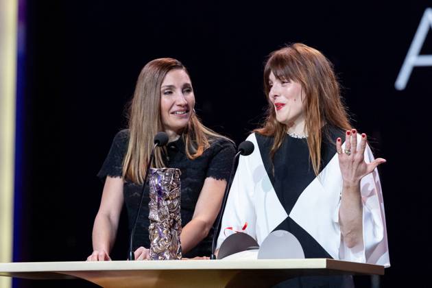 49eme Ã dition de la cÃ rÃ monie des CÃ sar Ã l?Olympia Ã Paris ValÃ rie Donzelli (habillÃ e en Dior et bijoux Dior), Audrey Diwan (CÃ sar de la meilleure adaptation pour Â« L?amour Et Les ForÃªts Â» - 49eme Ã dition de la cÃ rÃ monie des CÃ sar Ã l?Olympia Ã Paris le 23 fÃ vrier 2024 Dominique Jacovides Olivier Borde Bestimage 49th Cesar Film Awards at L Olympia on February 23, 2024 in Paris Paris France  Copyright: xBORDE-JACOVIDESx xBESTIMAGExBORDE-JACOVIDESx xBESTIMAGEx