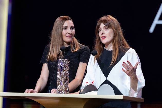49eme Ã dition de la cÃ rÃ monie des CÃ sar Ã l?Olympia Ã Paris ValÃ rie Donzelli (habillÃ e en Dior et bijoux Dior), Audrey Diwan (CÃ sar de la meilleure adaptation pour Â« L?amour Et Les ForÃªts Â» - 49eme Ã dition de la cÃ rÃ monie des CÃ sar Ã l?Olympia Ã Paris le 23 fÃ vrier 2024 Dominique Jacovides Olivier Borde Bestimage 49th Cesar Film Awards at L Olympia on February 23, 2024 in Paris Paris France  Copyright: xBORDE-JACOVIDESx xBESTIMAGExBORDE-JACOVIDESx xBESTIMAGEx