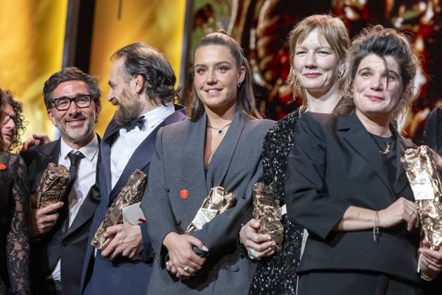 Entertainment Bilder des Tages 49eme Ã dition de la cÃ rÃ monie des CÃ sar Ã l?Olympia Ã Paris Arieh Worthalter (CÃ sar du meilleur acteur pour Â« Le Proces Goldman Â»), Adele Exarchopoulos (CÃ sar de la meilleure actrice dans un second rÃ le pour Â« Je Verrai Toujours Vos Visages Â», Sandra Hüller, CÃ sar de la meilleure actrice pour Anatomie d?une chute - 49eme Ã dition de la cÃ rÃ monie des CÃ sar Ã l?Olympia Ã Paris le 23 fÃ vrier 2024 Dominique Jacovides Olivier Borde Bestimage 49th Cesar Film Awards at L Olympia on February 23, 2024 in Paris Paris France  Copyright: xBORDE-JACOVIDESx xBESTIMAGExBORDE-JACOVIDESx xBESTIMAGEx